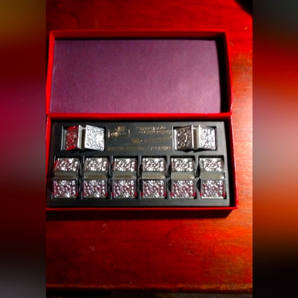 Vintage sitting arrangement card holders
